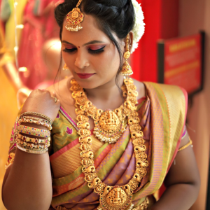Elegant Handwoven Pochampally Ikat Silk Saree Online